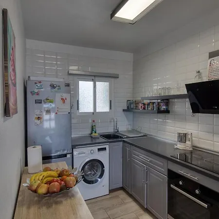 Familienfreundliches Meerblick Apartment Mit 4 Schlafzimmer 2 Badezimmer Und Jacuzzi Bei Golf Del Sur San Miguel de Abona