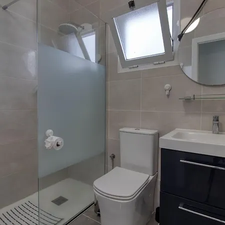 Familienfreundliches Meerblick Apartment Mit 4 Schlafzimmer 2 Badezimmer Und Jacuzzi Bei Golf Del Sur San Miguel de Abona